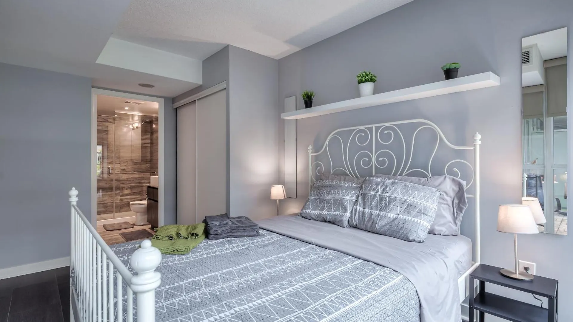 Luxury Executive Toronto Downtown Suites 0*,  Canada