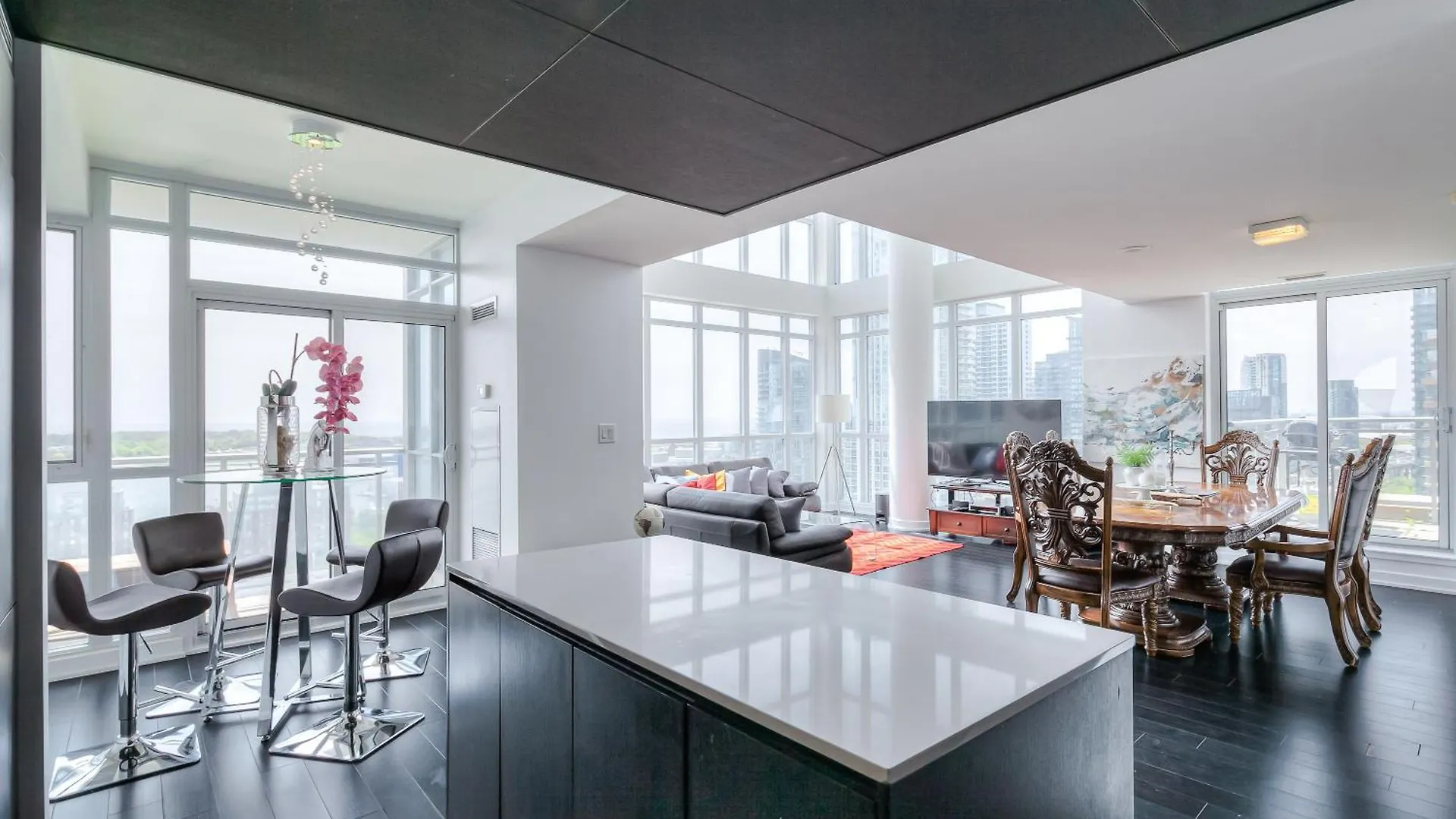 Luxury Executive Toronto Downtown Suites