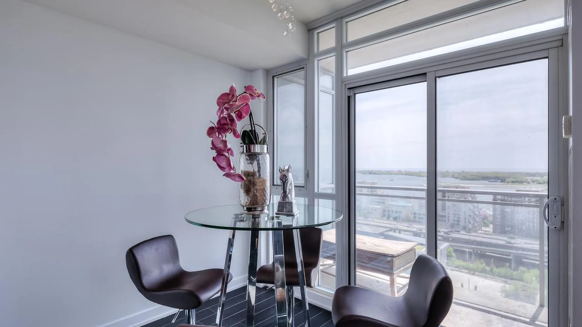 Luxury Executive Toronto Downtown Suites Canada