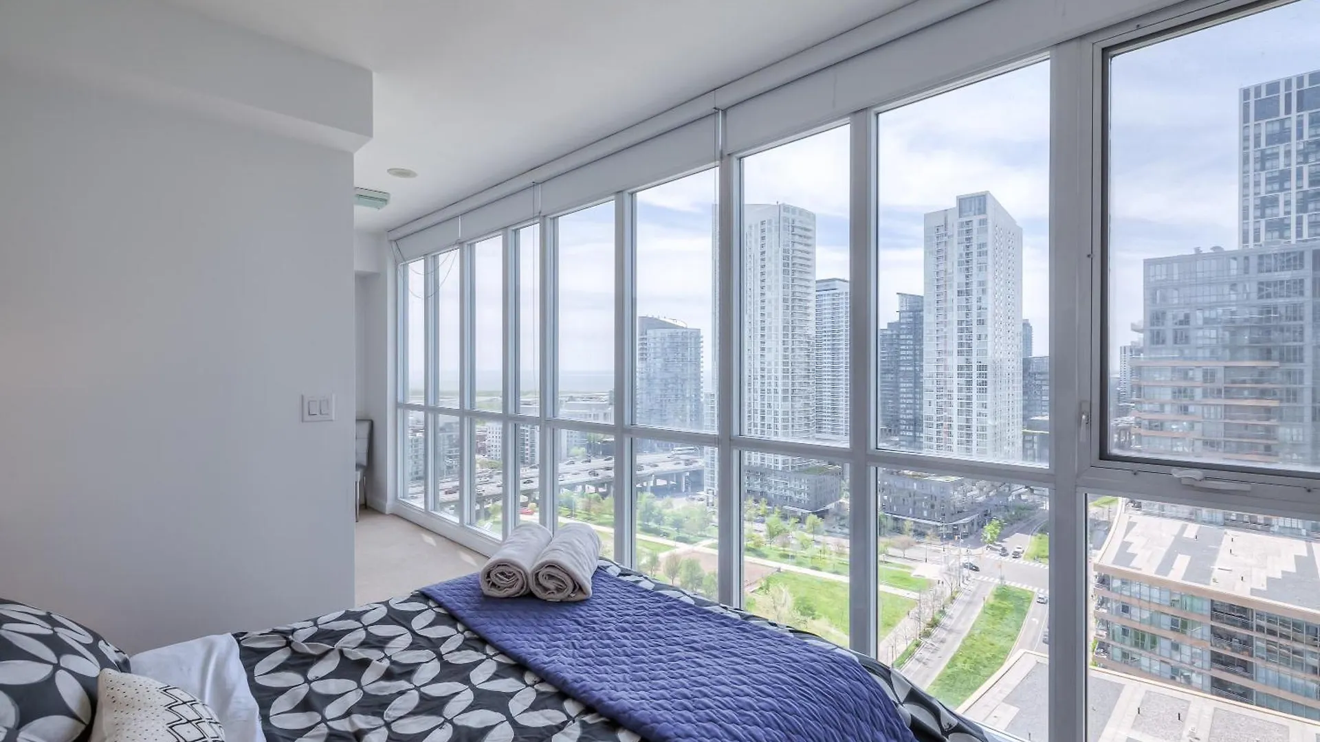 Luxury Executive Toronto Downtown Suites