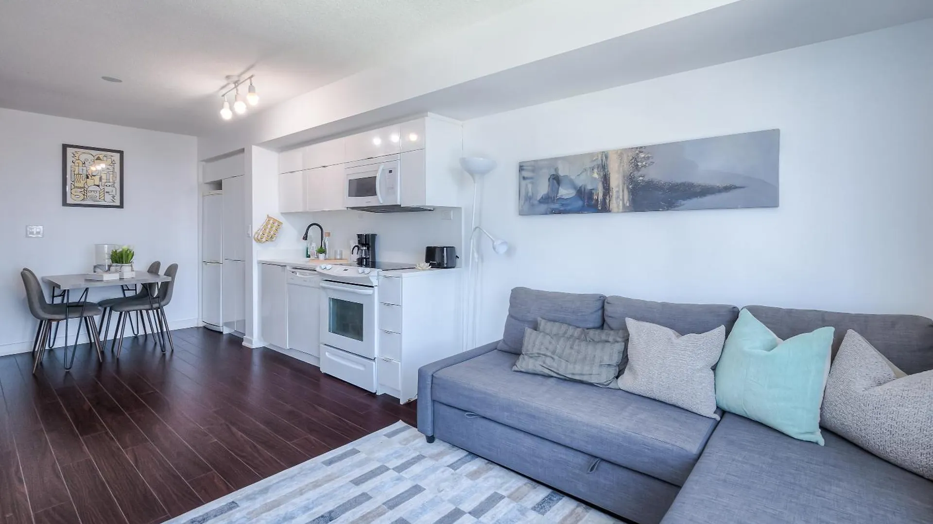 Luxury Executive Toronto Downtown Suites 0*,
