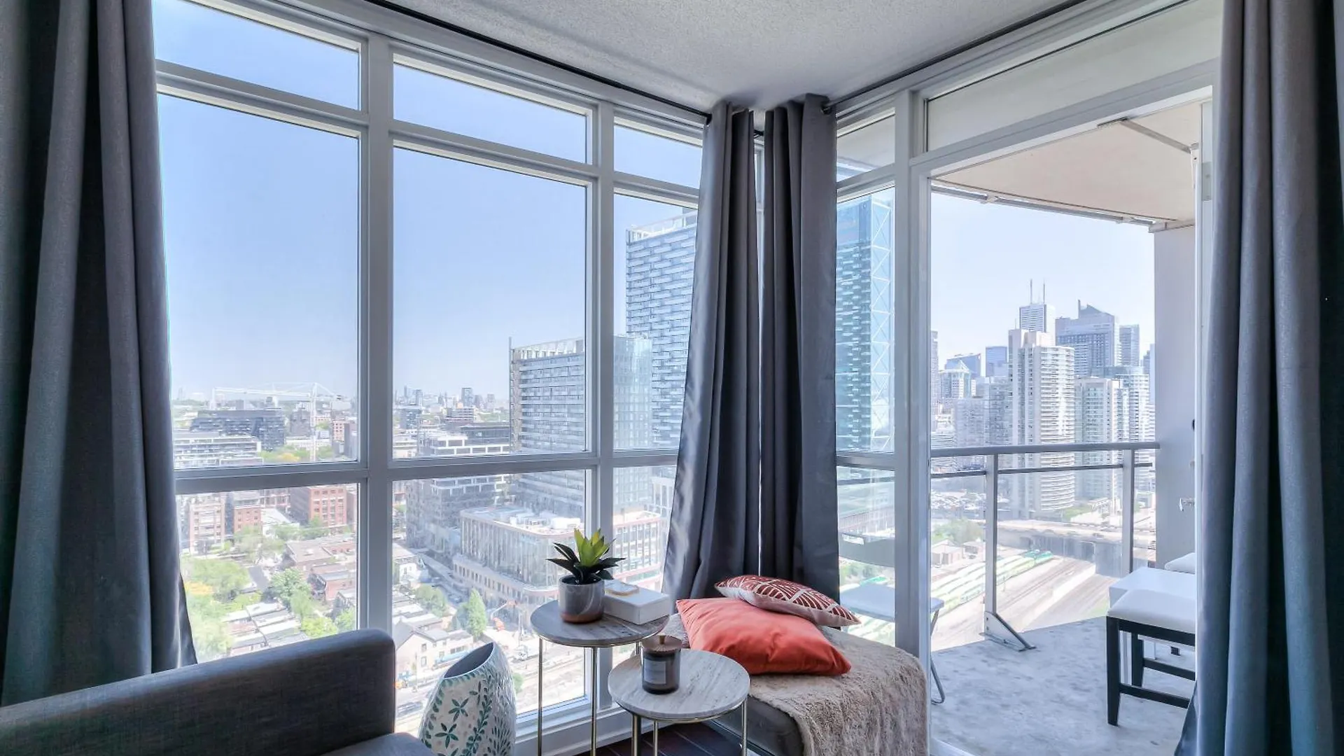 Luxury Executive Toronto Downtown Suites
