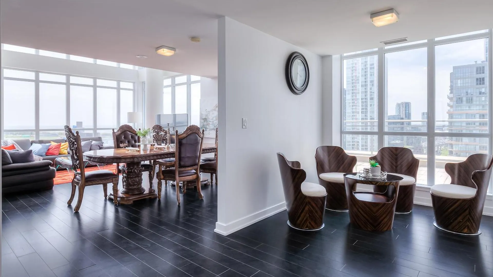 Luxury Executive Toronto Downtown Suites 0*,  캐나다