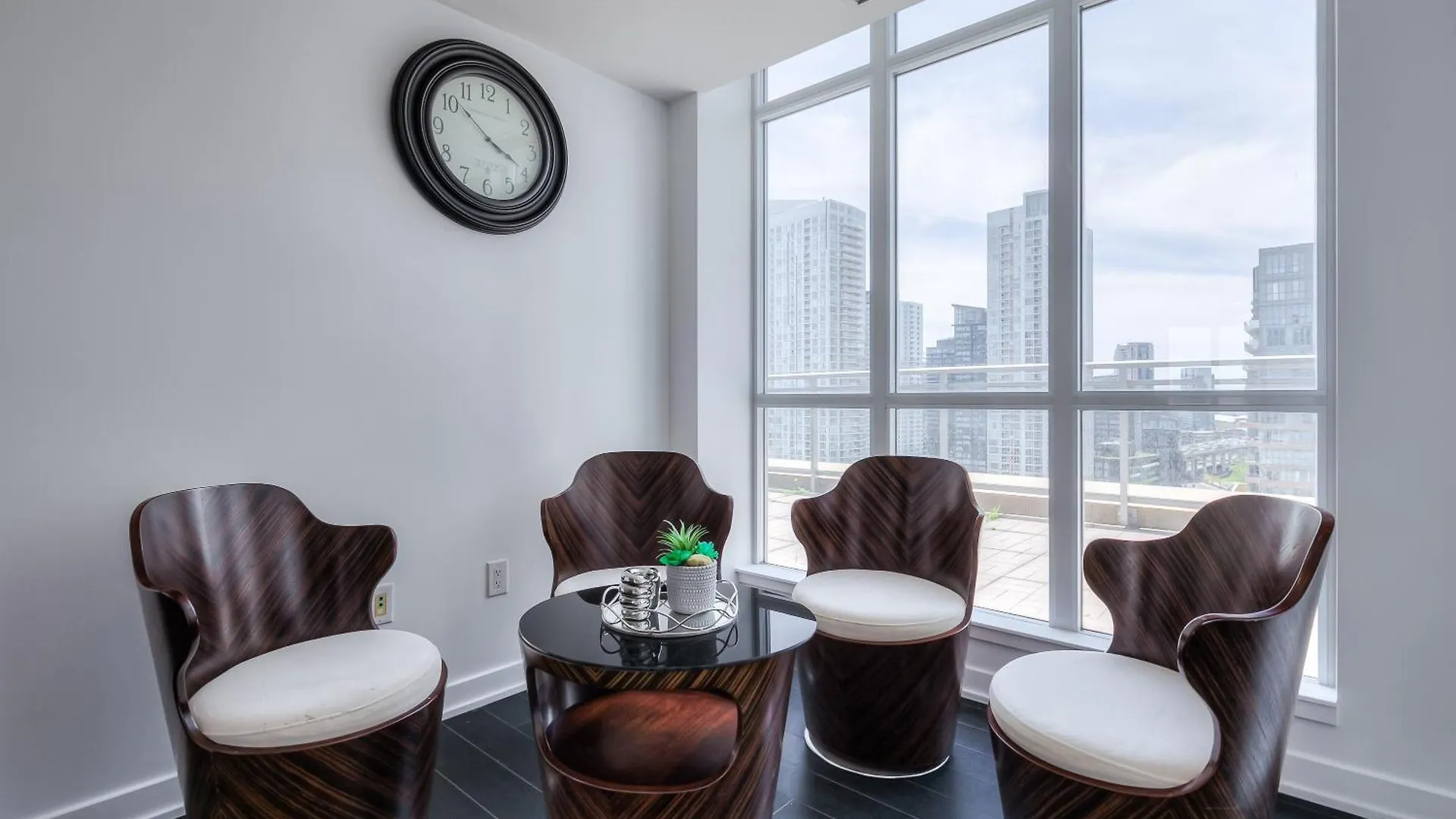 Luxury Executive Toronto Downtown Suites 0*,