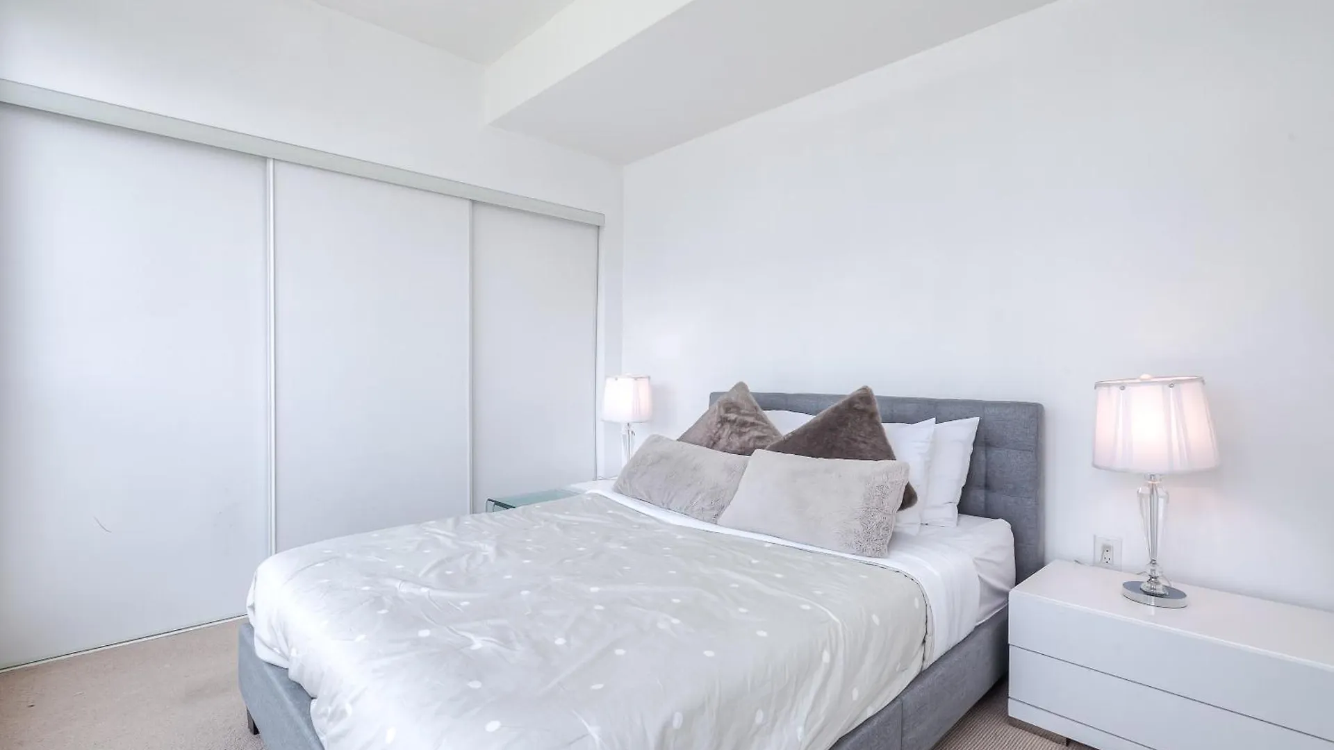 Luxury Executive Toronto Downtown Suites 0*,